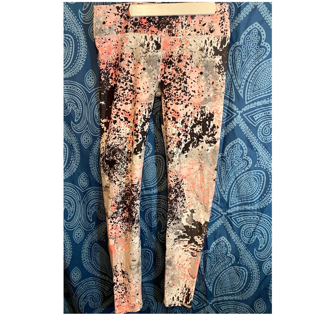 Fabletics Full Length Pink and Black Splatter Leggings Size Small